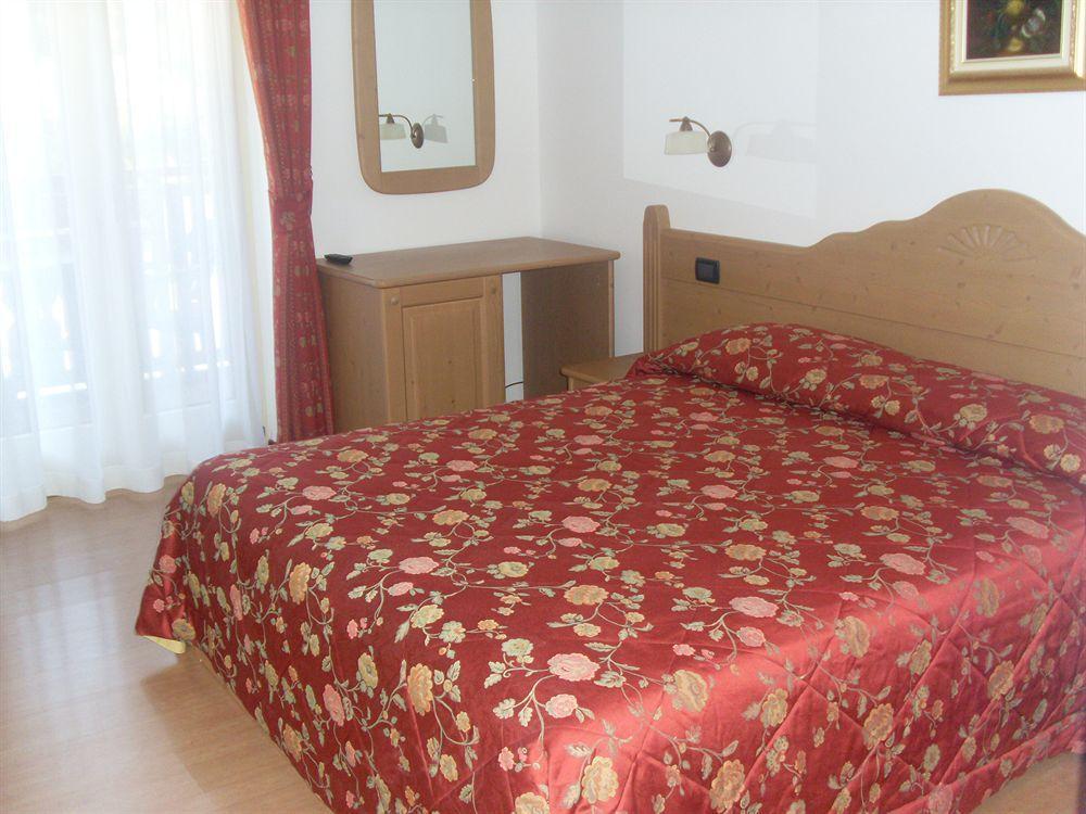 Garni Lago Alpino Molveno Exterior photo
